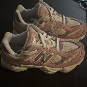 New Balance Kids Pink Suede & Cream Mesh Sneakers